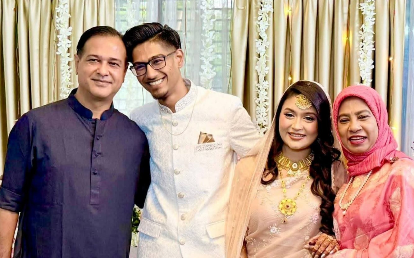 ছোট ছেলের বিয়ের খবর প্রকাশ করলেন আসিফ আকবর